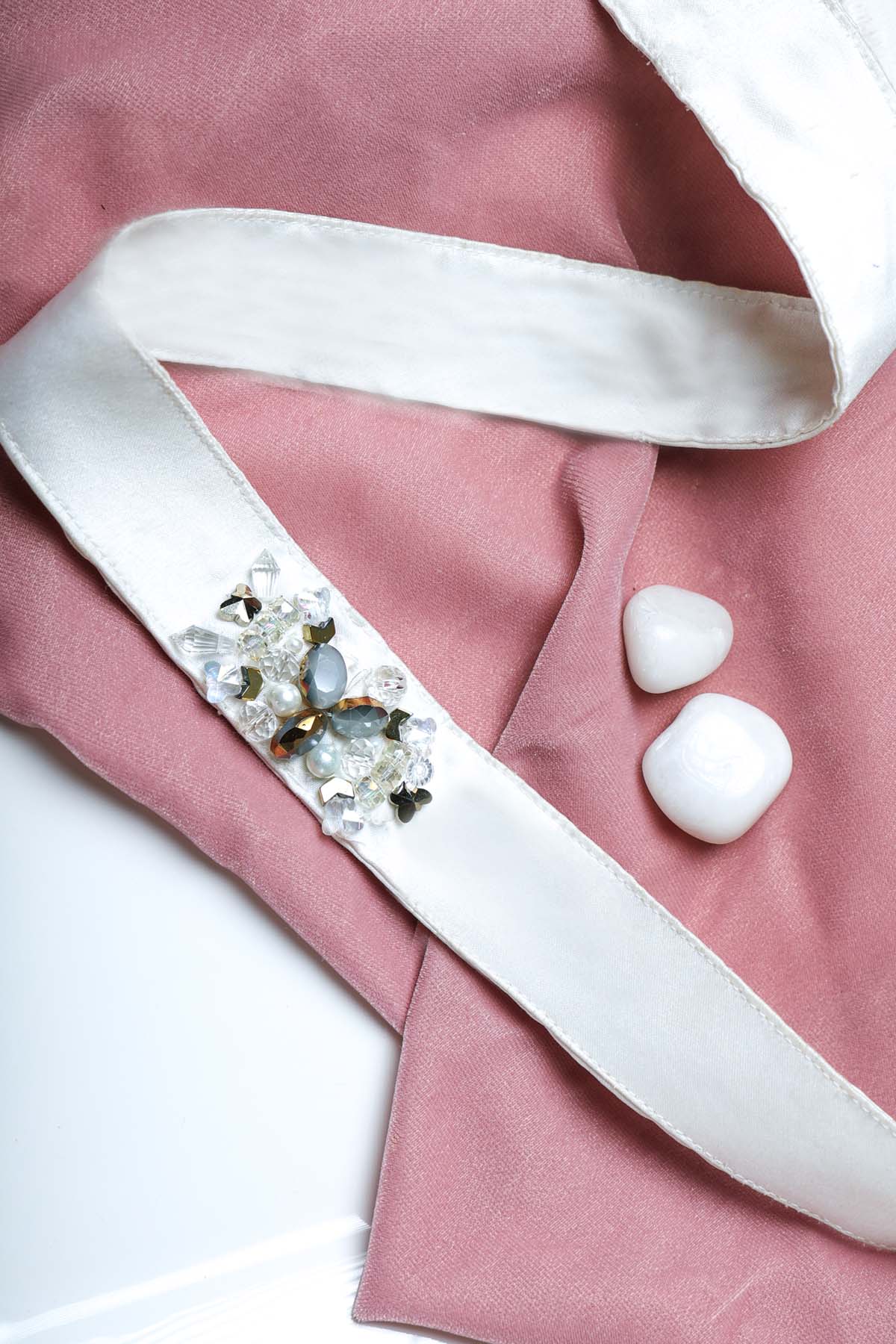 Etti Kapoor White Satin Embellished Belt Online